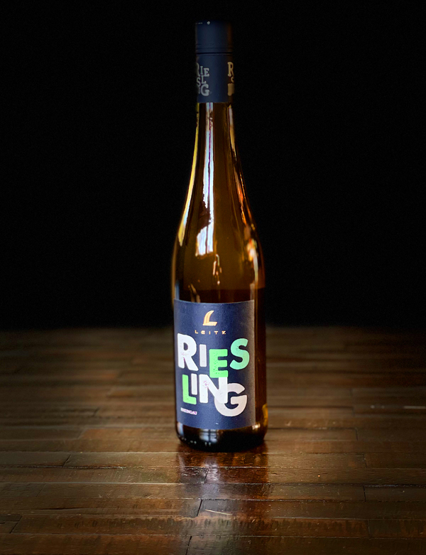 @grapelive Wine of the Day: 2019 Weingut Leitz, Riesling Feinherb, Rheingau, Germany. @JohannesLeitz @GermanWineUSA  #internationalrieslingday #happybirthdayriesling 90 Points 'A super value, dry drinking Riesling from Leitz with a zingy fresh palate!'
grapelive.com/?p=20119