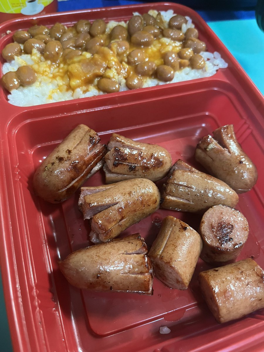 today’s lunch: my attempt on hot dog octopuses &amp; arroz con habichuelas 😁