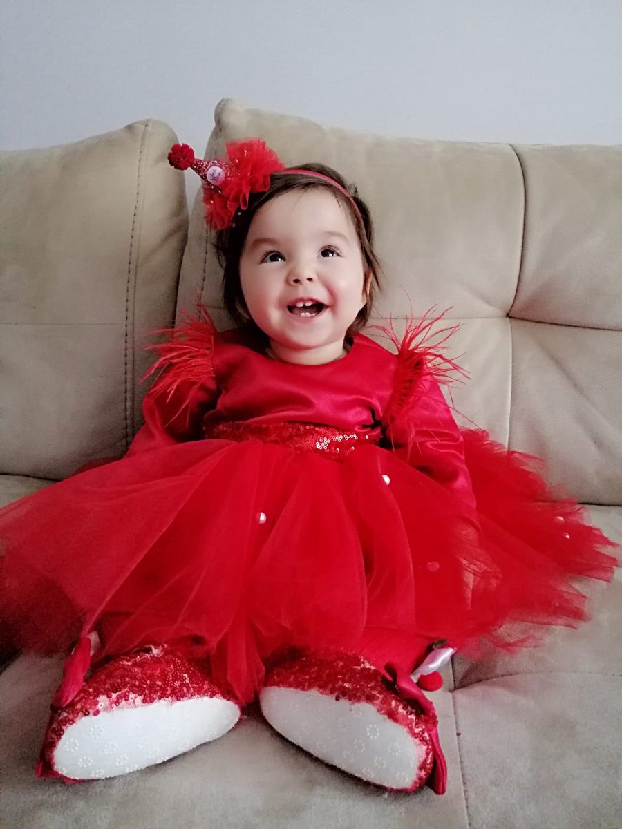 Ben idil Ayşe’yim ;
hikayeler okumak , şarkılar söylemek, doya doya koşup oynamak, çocuk olmak kısacası yaşamak benim de hakkım ..
Hakkım olanı almam için size çok ihtiyacım var ..
Beni görmezden gelmeyin..
🌻🕊💜🧿
#idileumutol 
#GSvBJK