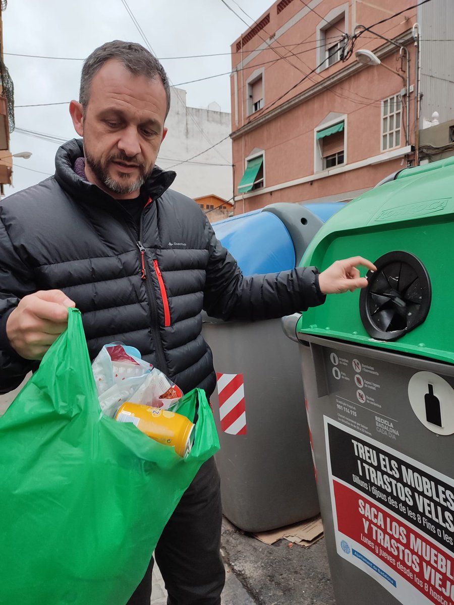 Toturi_First's tweet photo. Debemos ser sostenibles y seguir con las buenas practicas en la selección de Basuras!!! Os animo a todos a que continuemos haciendolo.
https://t.co/YLCnVGpZjq
@Hungrybees_io
#HungryBees https://t.co/4xaum4NXmr