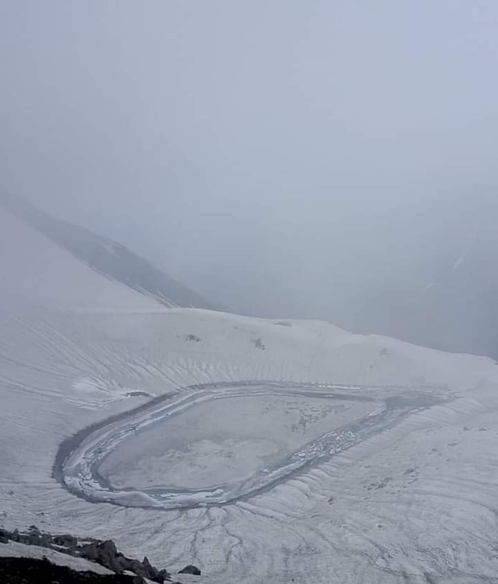 DailyChronicle4's tweet photo. Ansoo Lake of Manoor Valley (Kaghan Valley) located at an elevation of 13927 ft.
July 2020

©️ Bilal Niazi

#ansoolake #manoorvalley #kaghanvalley https://t.co/R1ZCiuLcOt
