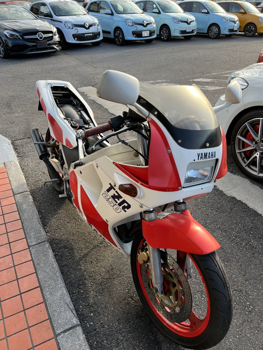 GSX_s8888's tweet photo. tzr250 1kt 
書付き
キャブoh済み
吹け◎
クラッチ張り付き
灯火類×
現状渡しジャンクで😭

34万 https://t.co/AoXBUwEfIr