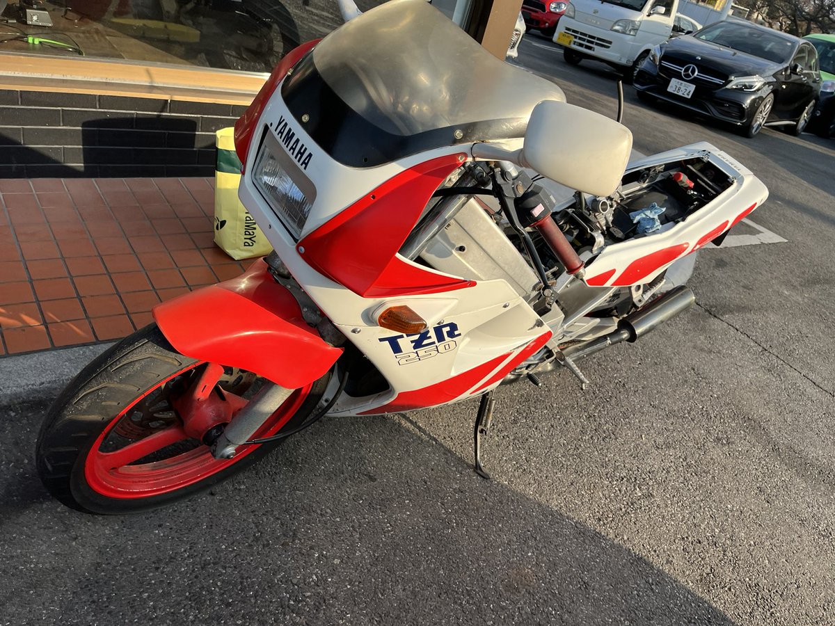 GSX_s8888's tweet photo. tzr250 1kt 
書付き
キャブoh済み
吹け◎
クラッチ張り付き
灯火類×
現状渡しジャンクで😭

34万 https://t.co/AoXBUwEfIr
