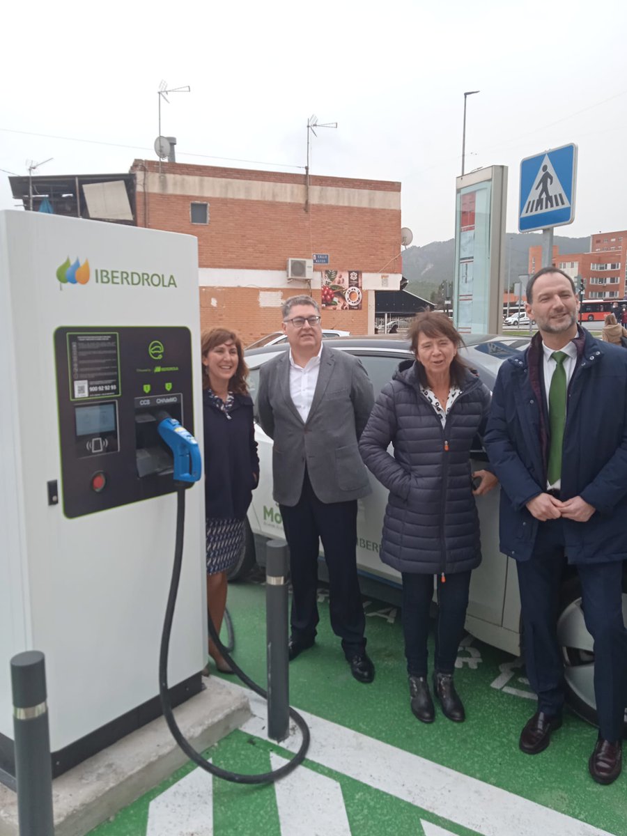 @AytoMurcia 6⃣ nuevos ⚡️ #Cargadores #VehículoEléctrico @AFcGuerrero @iberdrola 
🔌#EscuelaDeIdiomas @EOIMurciacentro 
🔌#PalacioDeJusticia @TSJMurcia 
🔌#ElPalmar @AreaUnoArrixaca 
#PromesaCumplida a @MurciaUnion  @radiotaximurcia @CarmenFructuos4 

centromedios.murcia.es/PUBLICO/NotaPr…