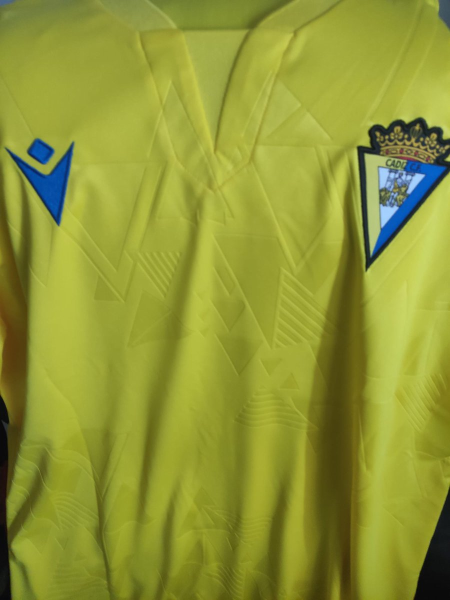 clickpower2's tweet image. Esta temporada no he podido jugar todo lo que me hubiera gustado por diversos motivos, aun así, muchas gracias a @Blacky_PC por acogerme y entender mi situación perfectamente.

Y también, agradecer muchísimo al @Cadiz_CFESports el detalle, así da gusto.

#LLNSN 💛💙