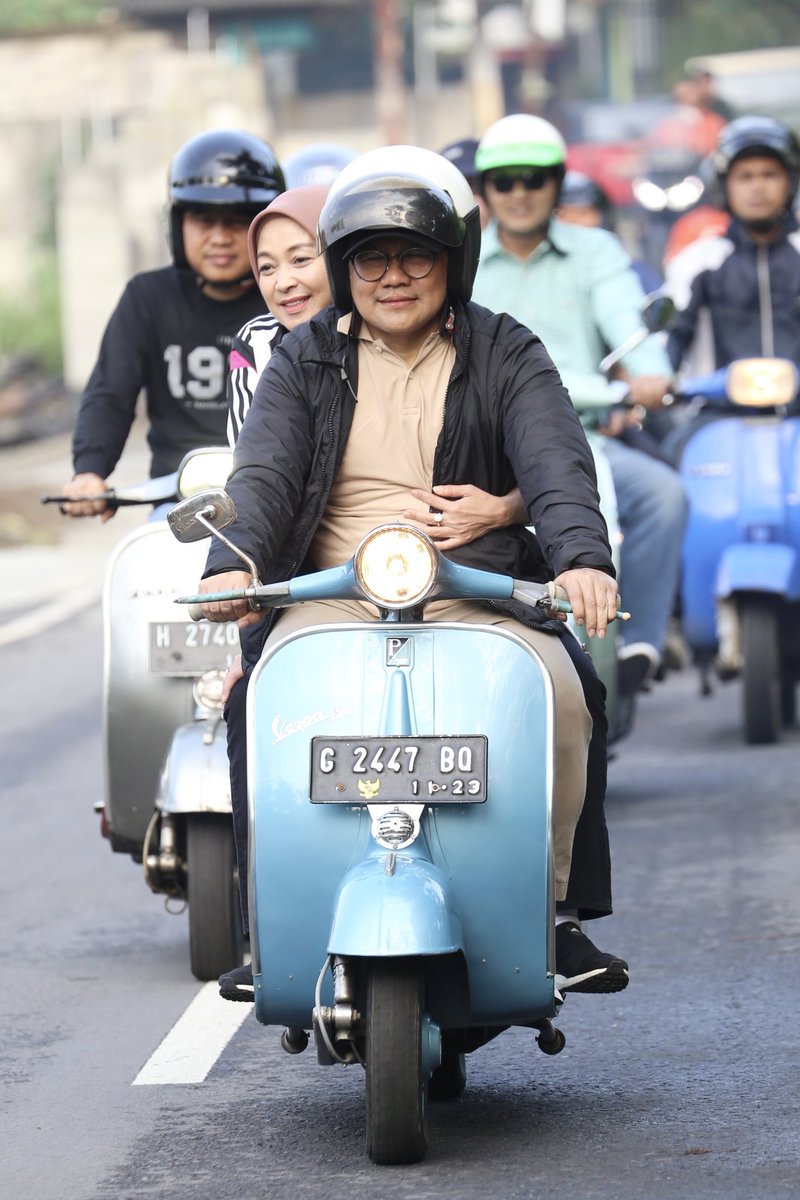 cakimiNOW's tweet photo. Magelang Vespa Club,
Terimakasih telah diajak keliling Magelang menikmati jakan yang mulus dan lingkungan yang bersih.
Magelang kukan kembali.
Nikmat apalagi yang kau dustakan..?
Disetiap kunjunganku selalu disambut para penggemar vespa https://t.co/Uh2IJ2BcRE