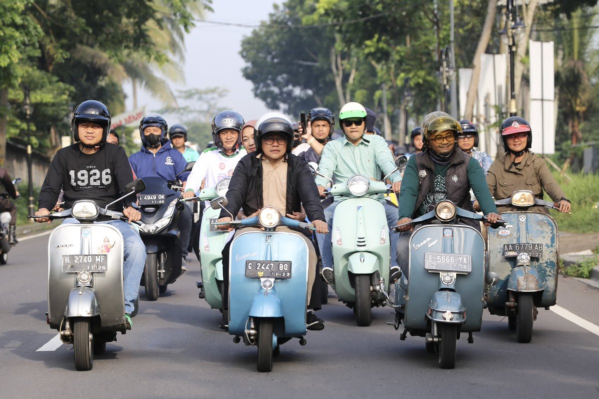 cakimiNOW's tweet photo. Magelang Vespa Club,
Terimakasih telah diajak keliling Magelang menikmati jakan yang mulus dan lingkungan yang bersih.
Magelang kukan kembali.
Nikmat apalagi yang kau dustakan..?
Disetiap kunjunganku selalu disambut para penggemar vespa https://t.co/Uh2IJ2BcRE