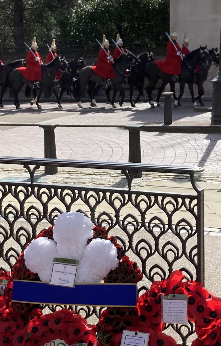 wazzo_m's tweet photo. The Queen’s Lifeguard pass newly laid wreaths at this morning’s #CommonwealthDay ceremony at the #MemorialGates #TheGreenPark ⁦@theroyalparks⁩ ⁦⁦@HCav1660⁩ ⁦@TRPGuild7⁩ ⁦@ThorneyIslandSo⁩ ⁦@Householddiv⁩ ⁦@ArmyInLondon⁩ click for full image https://t.co/1NDDATaMht