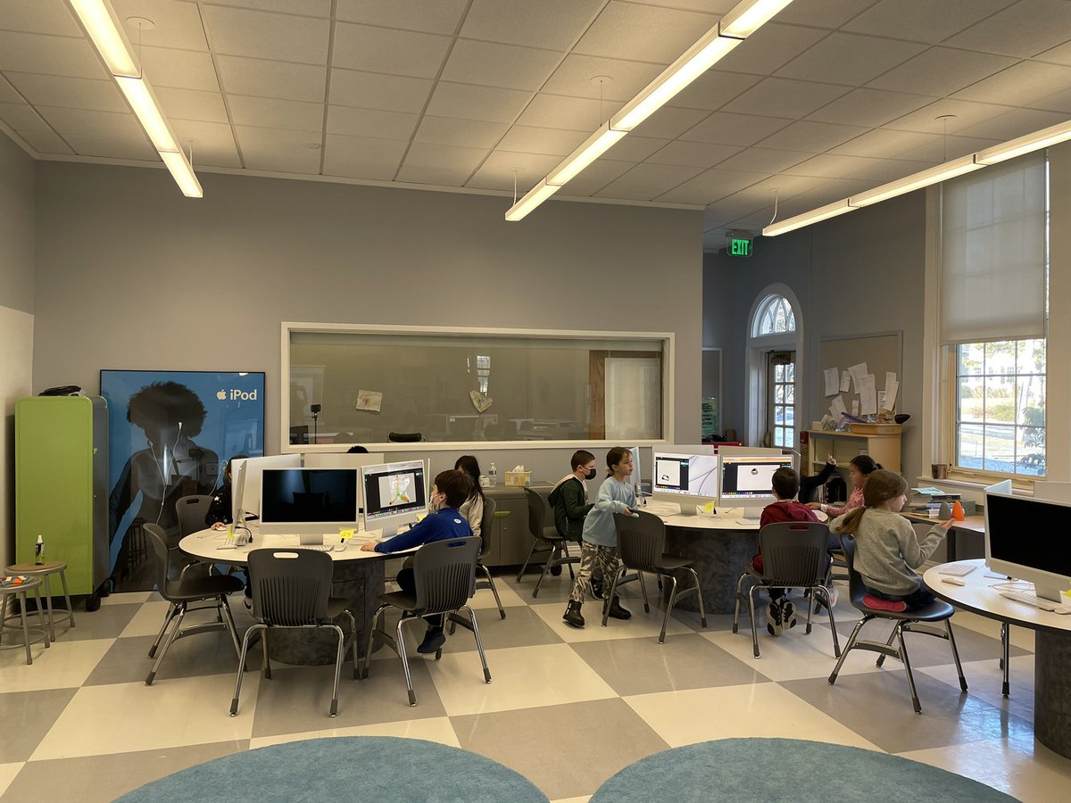 MrsCorrenti3's tweet image. Learning how to code in the technology lab! @mstorrey2014 @lmtorrey