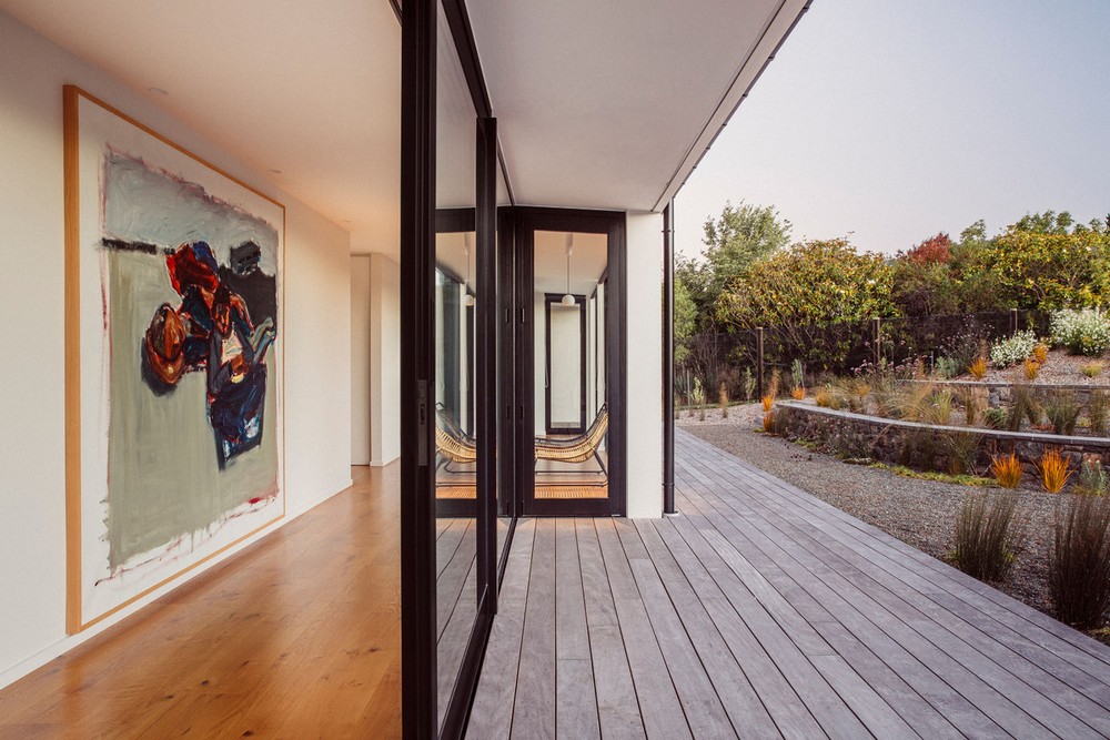 e_architect's tweet photo. Perched in the Port Hills above Christchurch, New Zealand, the AW Architects designed Worselys Spur House commands a panoramic outlook over the city from the Southern Alps
https://t.co/LfP80NV19X
#ModernNZHouse #Christchurch #NZHome #NZArchitects #NZArchitecture https://t.co/AUywqgGIZw