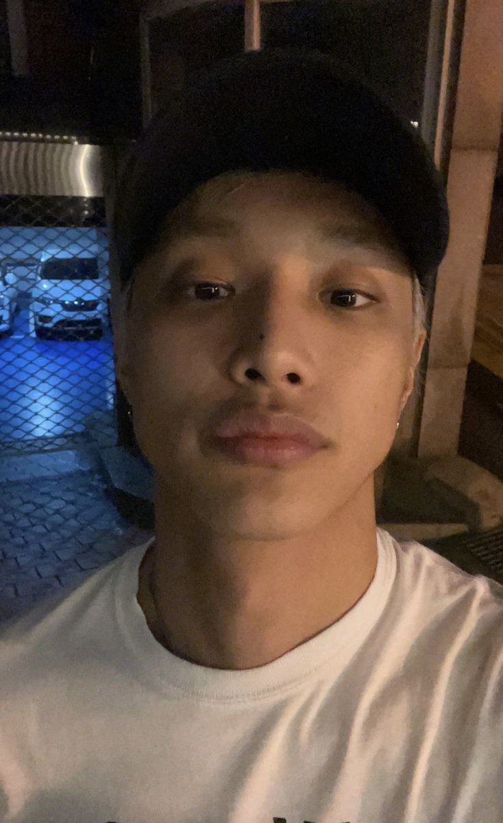 0517feed's tweet photo. "the" selfies https://t.co/OP0L4n418C