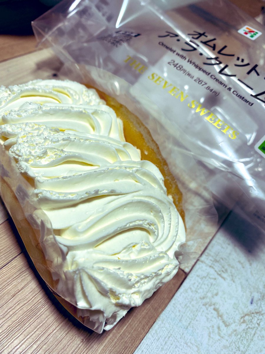 kill_time5's tweet photo. 『ダイエット中だから夜ご飯要らない』とか言いながらこれ食ってたら嫁に『意味ないじゃん』って言われたんだけど、これ昨日買って1日経ってるからカロリーゼロ https://t.co/AQ40Xcl9sA