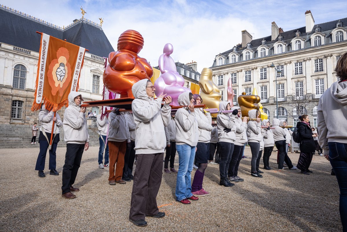 tombeesdelanuit's tweet photo. Retour en images sur ce #dimanchearennes avec "Vénus Parade" de Clédat & Petitpierre. #rennes
📷 Nicolas Joubard & @ben_belek
+ de photos 👉 https://t.co/uiarG1VcrI https://t.co/c4x72hdJOp