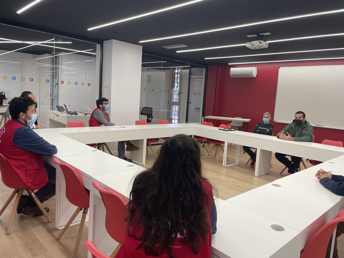 EMFOMollet's tweet photo. .@raulbroto regidor d'ocupació @ajmollet i vicepresident #EMFO avui ha donat la benvinguda al nou equip dels serveis municipals d'ocupació i d'emprenedoria i empresa de Mollet.
👉Tot un equip de professionals al servei de la ciutadania i de les empreses de #Mollet https://t.co/uTW1ZFd3VB