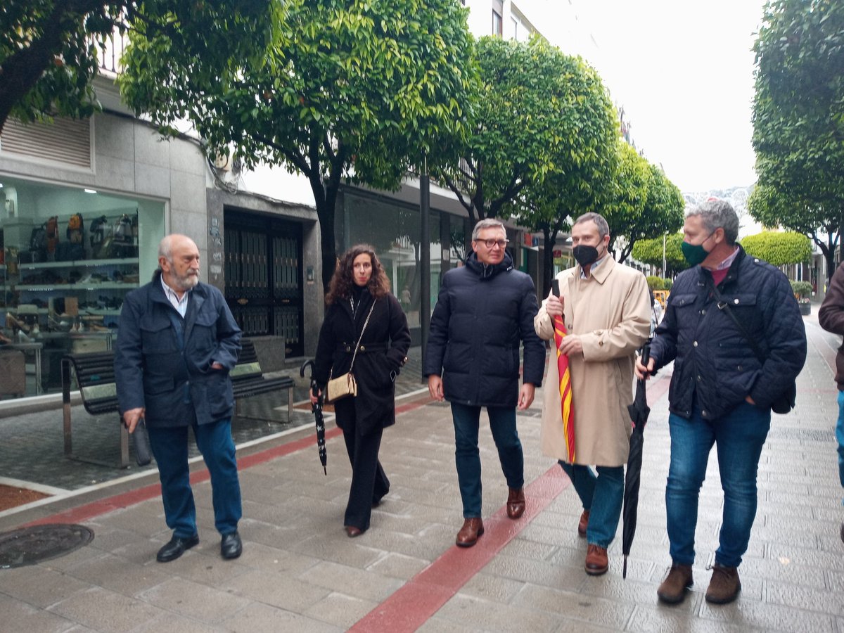 cadizvox's tweet photo. La #Ruta45 llega a #Ubrique donde el sector de la piel es el principal motor económico
@GaviraVox junto a @ortellspolo y miembros de VOX #SierraDeCádiz ha visitado MOVEX y tiendas especializadas para conocer el centro neurálgico de la #pieldeubrique
#lonuestroloprimero https://t.co/yUoEyvL77b