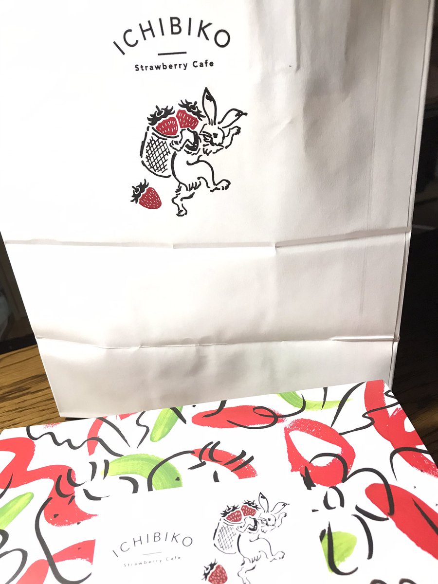 doll_hamu_'s tweet photo. リピ様にホワイトデーのお菓子を頂きました♡♡

いちごフィナンシェ＆いちごバターサンドのお菓子でめっちゃ美味しかったです🍓🍓

栃木出身なのも相まっていちご好きなので嬉しいです❁¨̮
ありがとうございます(*ˊ꒳ˋ*) https://t.co/u0KiiUeEqn