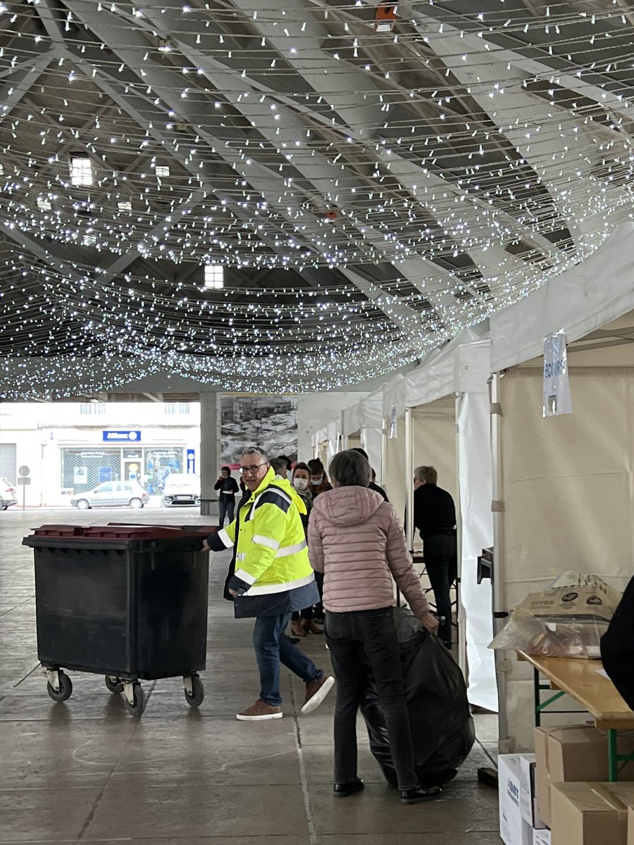 JpierreBouquet's tweet photo. Avec mes collègues et amis de la Majorité municipale à Vitry le François pour une action de solidarité en faveur du peuple Ukrainien.. https://t.co/9Q8yr5ioDG