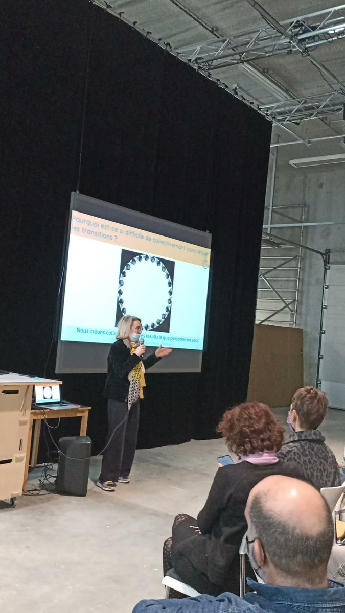 <a href="/ChristineEbadi/">Christine Ebadi</a>, co-fondatrice d'<a href="/Holomea_/">Holomea</a> explique comment utiliser la bio-inspiration comme ressource 🌱
#BioInspiraction #BioInspiré #resiliencepublique