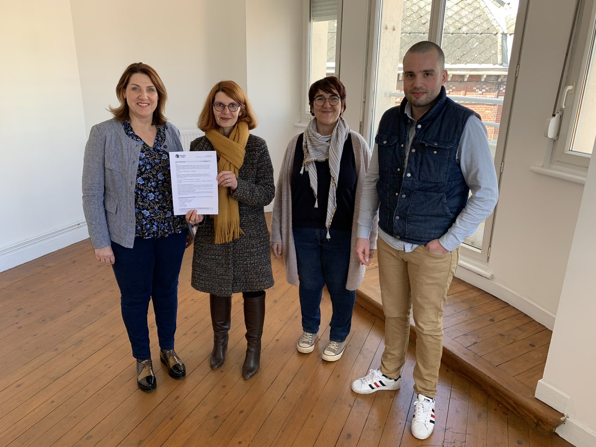 maisonsetcites's tweet photo. Nous remettons aujourd’hui les clés d’un appartement situé à @villedouai à l’association #tempsdevie. Il permettra l’accueil de 2 mineurs étrangers, qui seront hébergés et accompagnés par l’association jusqu’à leur majorité : un beau projet de cohésion sociale ! https://t.co/MDPhfasoNB