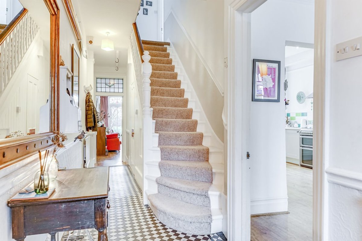 This very pretty 5-bed mid-terraced #Edwardian #familyhome, located between Ally Pally &amp; Muswell Hill Golf Club, has retained a wealth of charm and #character throughout its approx 1,972 sq ft of internal space. On with <a href="/TatlersLLP/">Tatlers Estate Agent</a>