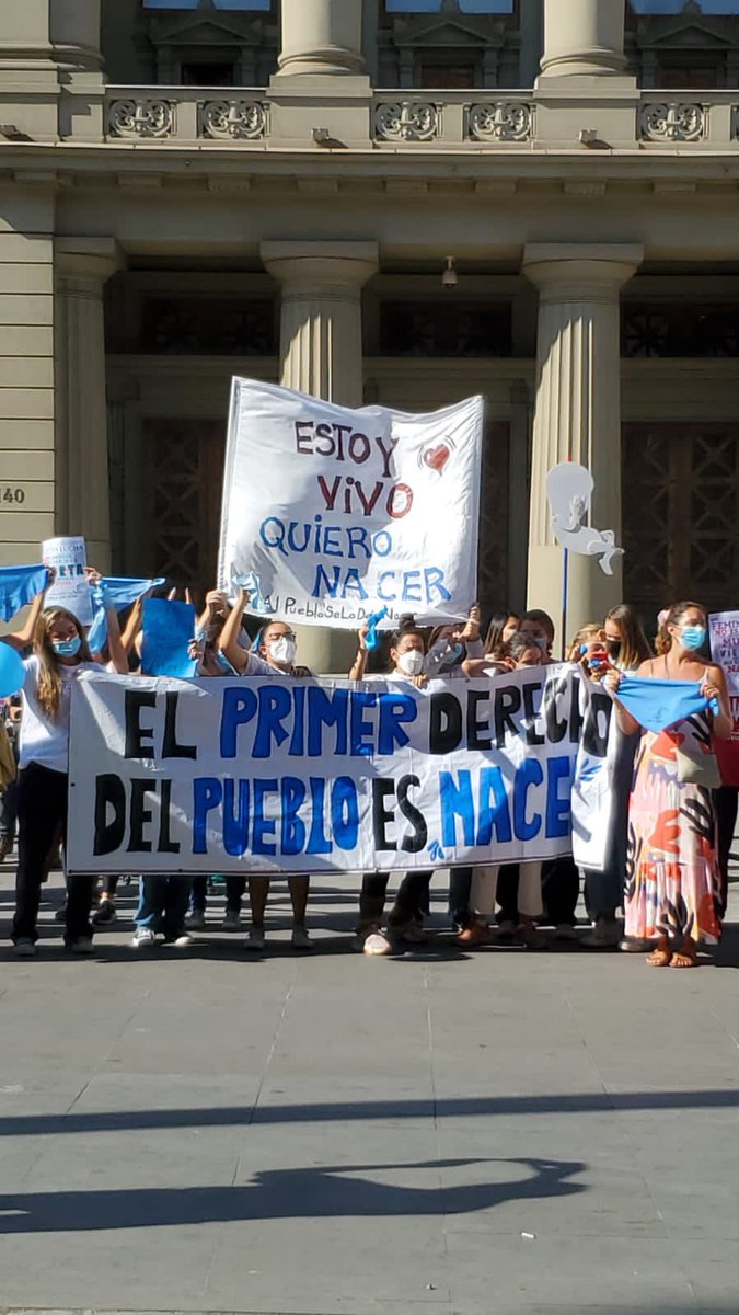 ConiscSaavedra's tweet photo. Hoy frente al Ex Congreso, pañuelazo por las Dos Vidas. #AlPuebloSeLoDejaNacer los DDHH son para todos. https://t.co/6HW5GrnAzW