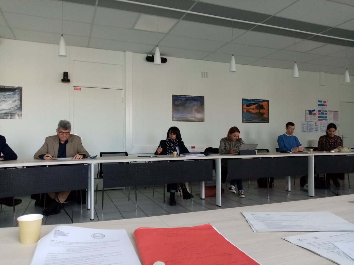 AnnickPastwa's tweet photo. #NonAuHarcelement #prixNAH
Réunion du jury académique @acnancymetz pour la sélection des meilleures affiches et vidéos école, collège, lycée.
Plus de 100 productions reçues.
🙏 et 👏à tous les élèves et adultes accompagnateurs.
@MAE_N_BLANCHARD @ChretienGilles @davlcnancymetz https://t.co/zhPiJeu4ED