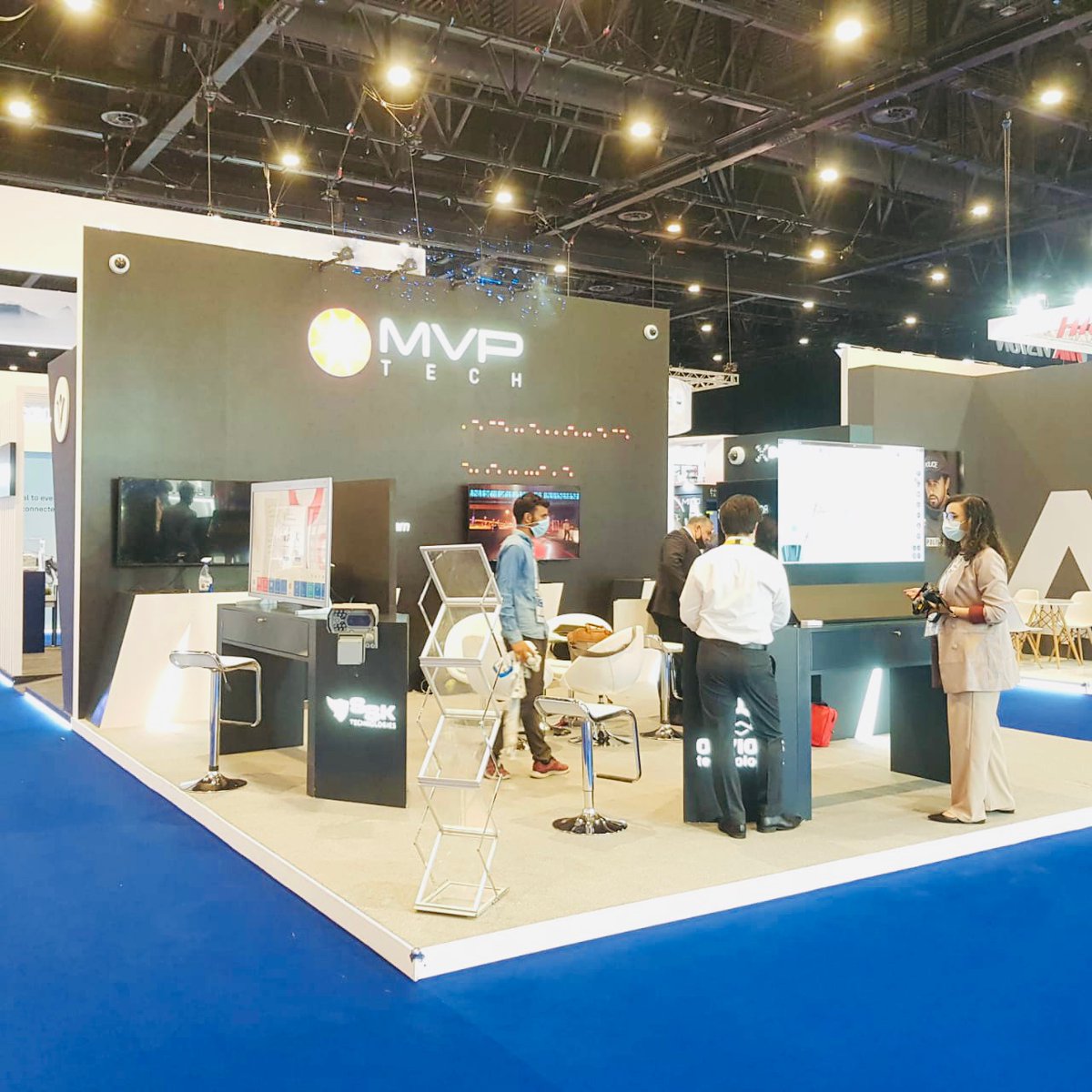 StandMakerDubai's tweet photo. Presenting the exhibition booth in Expo 2020 exhibition centre in Dubai.

@ World Police Submit 2022

Best exhibition support in Middle East region.

Visit us https://t.co/RxjW4X0u2o  

#standmakerdubai #dubai #production #fabrication #design https://t.co/WlsHvdgmbg