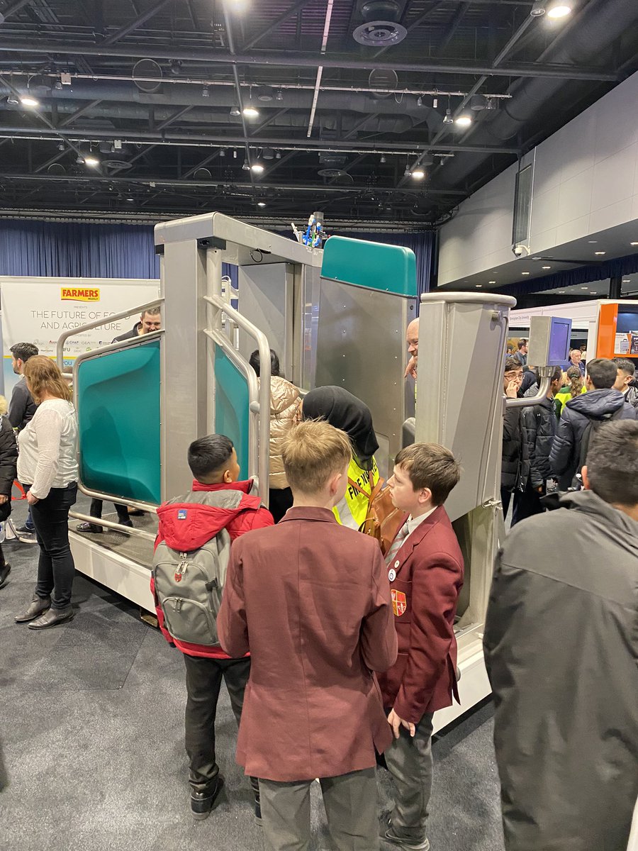 TIAHnews's tweet photo. #Robotic #milking generating interest with students at #NSLManchester
@GEAfarming
#AgriTech
#STEM
#CareersInAg https://t.co/gEFSIKwigK