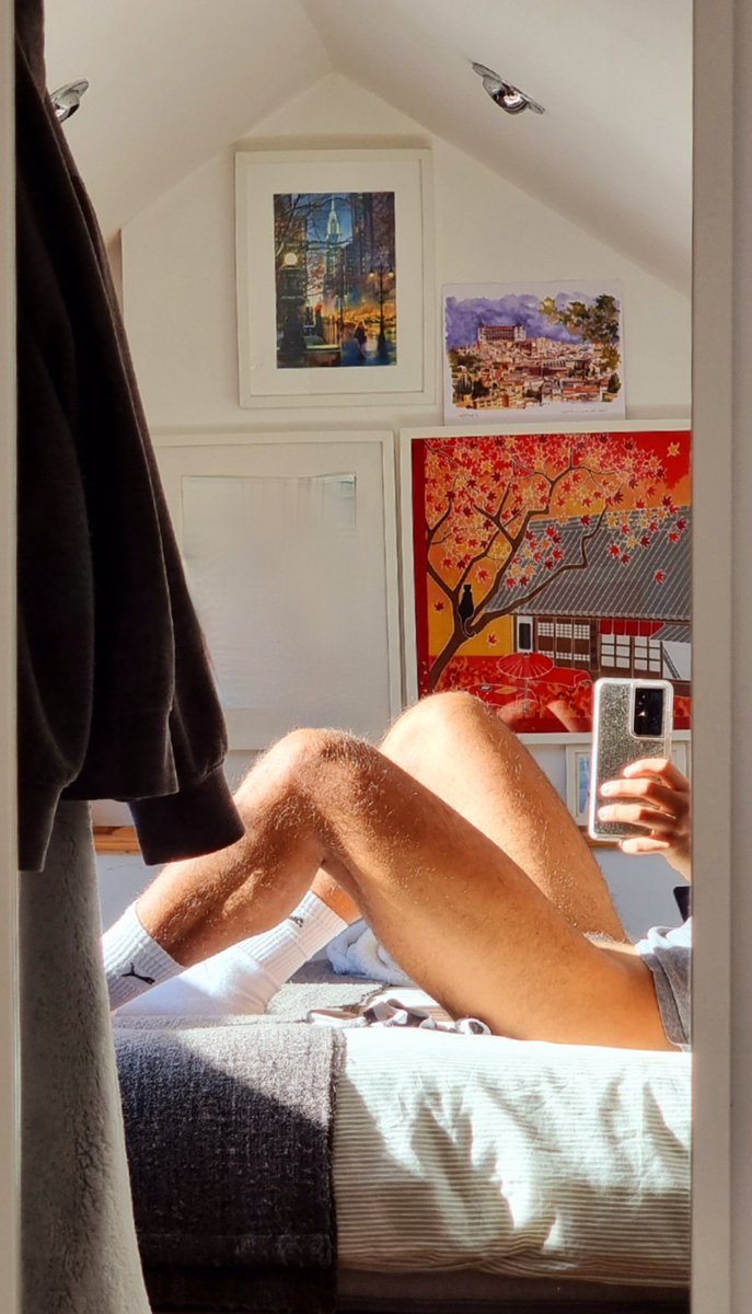 JordVBS's tweet photo. Come lie down next to me. Feel how warm my skin is, i'll let you touch me 😈

#WhiteSocks #halfnaked #thirstmonday #gaylife https://t.co/PaXfxnRu5Z