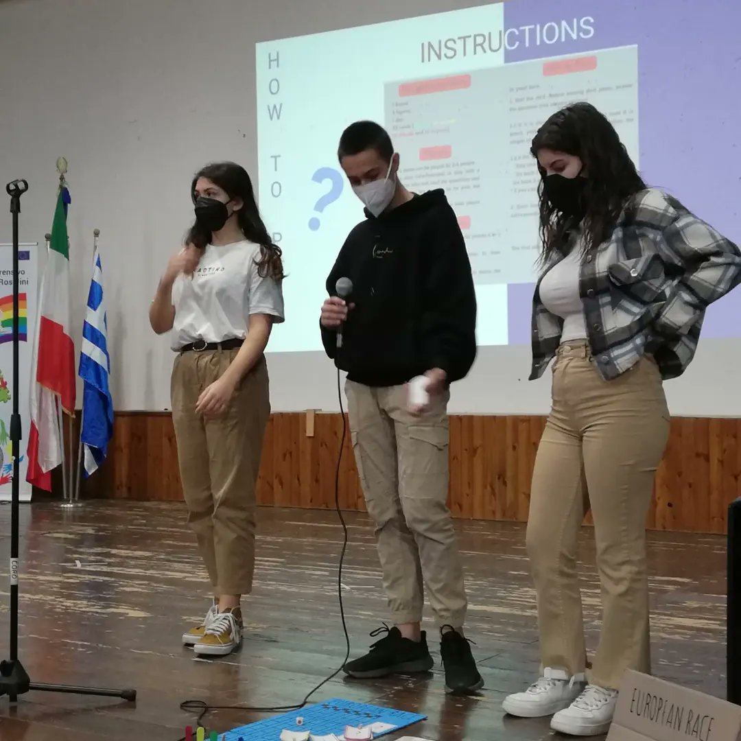 Escolaelcim's tweet photo. 1r dia de trobada #🅴🆁🅰🆂🅼🆄🆂🅿🅻🆄🆂 a Rosolini. L'alumnat de 4t d'ESO @escolaelcim #Terrassa presenta els jocs d'emprenedoria que han fet #activecreativeenterprising @sepie_gob #erasmuspluses #etwinning_europe #mierasmus @escolescoop https://t.co/DWK6P3PWLB