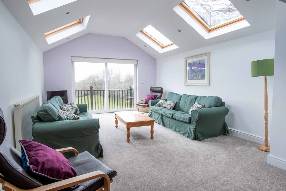 TheHolidayCots's tweet photo. If you are looking for pet-friendly accommodation surrounded by miles of beautiful countryside then look no further than @longbyres 
🛌Sleeps 2-7
https://t.co/AkDWs9oOJY
#Brampton #Cumbria #LakeDistrictNationalPark #PetFriendly #HolidayCottages #Countryside #Walking https://t.co/pXh6hCyihp