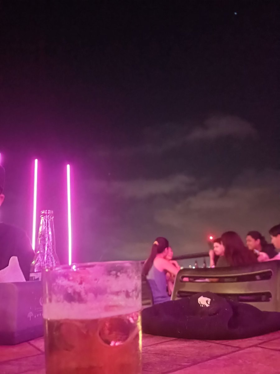 Max30246's tweet photo. Kaunting chill with country music feels good. 🍻🍻🍺

#ultimatebar 
#altergsc https://t.co/xdc3LaJH2w