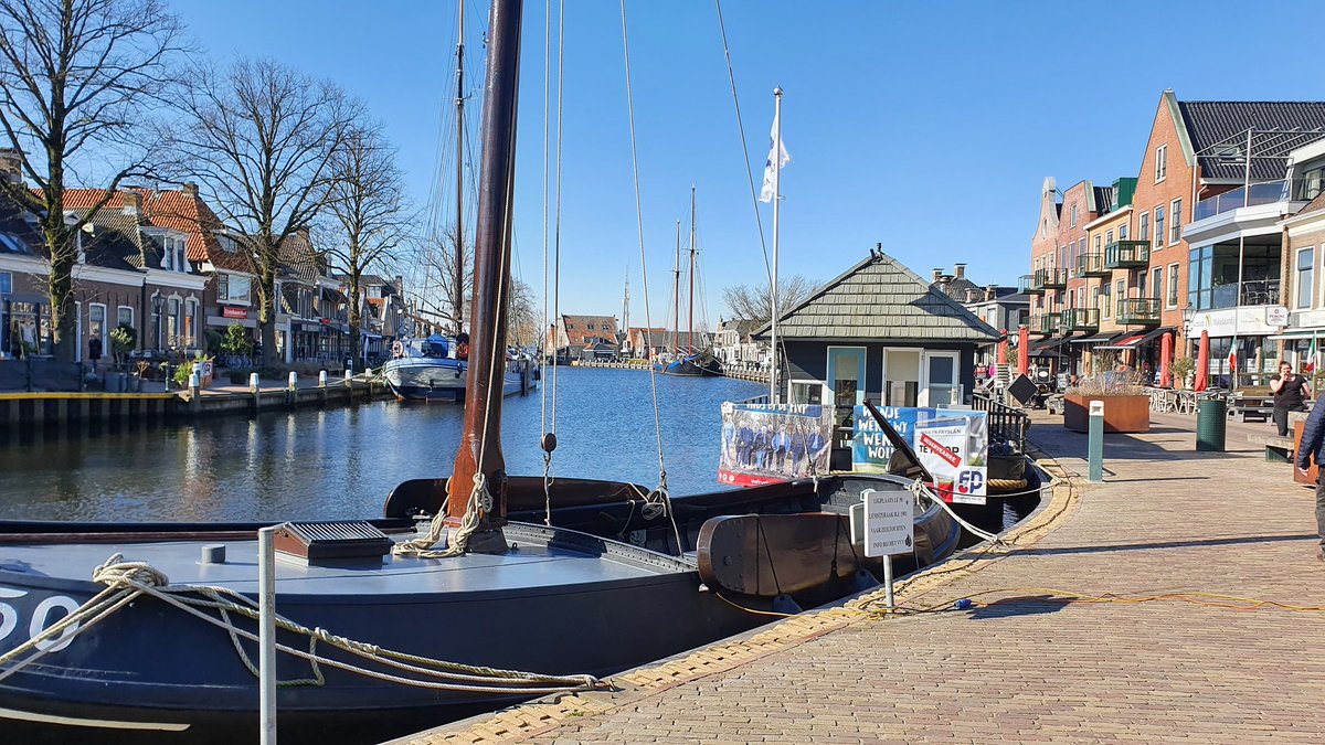 gerdadevriesfnp's tweet photo. Hjoed ôfskied nommen fan @VaarHuis. Trije wike lang hat it ús #thús west. Moaie petearen hân mei de ynwenners. We ha it oer fan alles hân, fan turnhal oant wentebou, fan sânwinning oant apparteminten, fan iepen romte oant kultuer en noch folle mear. #thús #thúsyndfm  #ikstimFNP https://t.co/557tmSpvQk