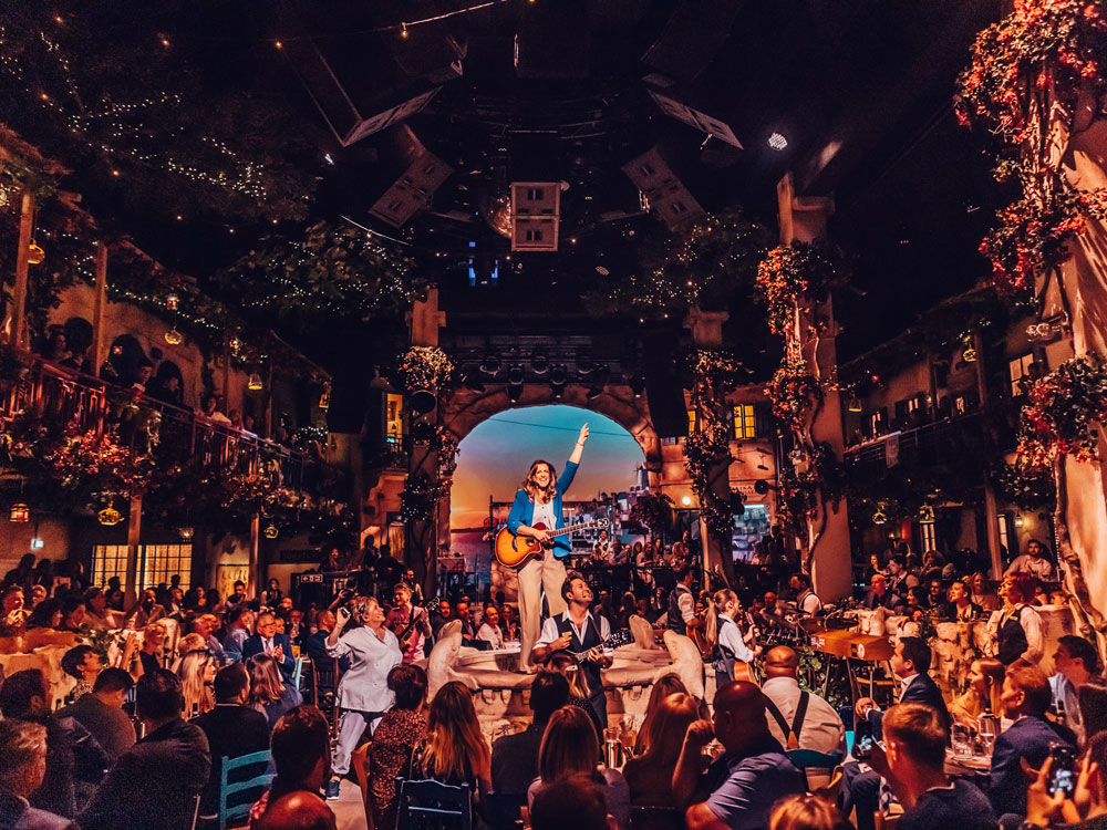 Oakland are proud to be an official partner with Mamma Mia! The Party located in the O2 Arena.
ow.ly/NQE150IiARc
#facilitiesmanagement #hvac #AirConditioning #Ventilation #Heating #FireSuppression #FireDampers #EICR #ElectricalTesting