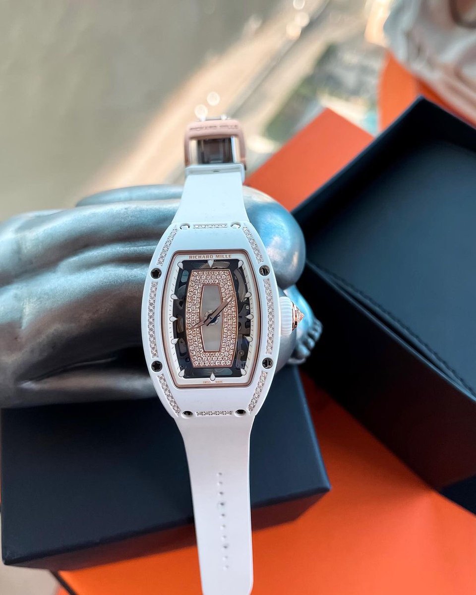Zhangshimeng8's tweet photo. I like this watch that I bought at the weekend very much. Its value is not only collection, but also witnessing what happened in time! https://t.co/mmaeGvLrmA