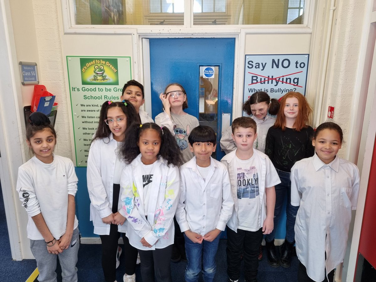 Goodall_Miss's tweet photo. 5DG Scientist for Science Day! @UplandsManor https://t.co/tuBhrBJFpI