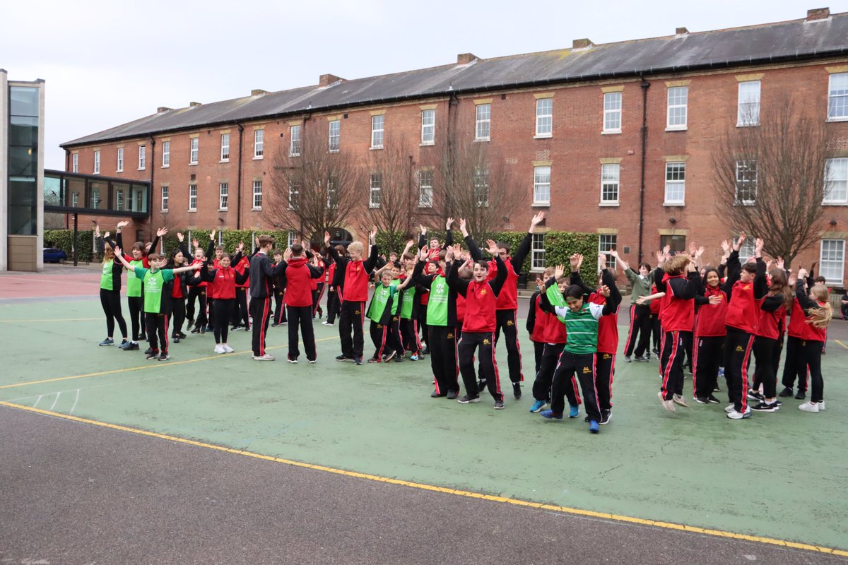PGS1732's tweet photo. #PGSGivingDay is all about giving back to #BeTheDifference - yesterday our pupils took part in community challenges to raise awareness...

Whitcombe and Summers performed an incredible surprise flash mob for @PortsmouthDSA - learning about the charity and it's local reach💚 https://t.co/4nkJZEw5JG