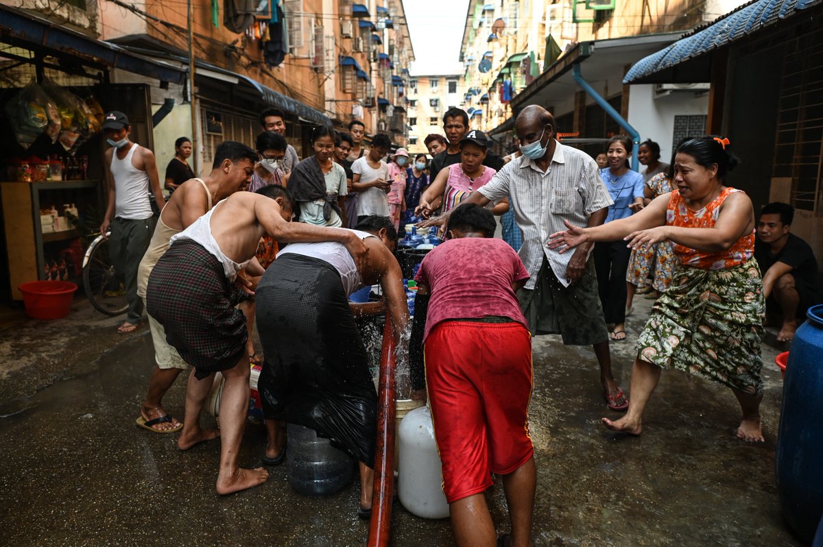 MizzimaNews's tweet photo. People react as water sprays while filling up containers in #Yangon on March 14, 2022, as thousands of people faced water shortages due to power outages in the city. Photo: AFP
more pics: https://t.co/g51zUOIHDR https://t.co/yGxmisEBeb