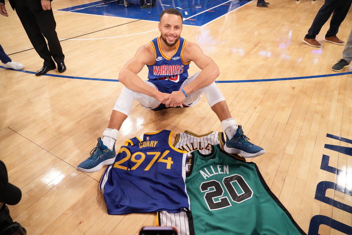 BleacherReport's tweet photo. .@StephenCurry30 turns 34 today:

🏆 3x NBA champ
🎯 All-time leader on 3PM list
🐐 Only unanimous MVP
⭐️ 8x All-Star
🔥 2x Scoring champion

Unstoppable on the court https://t.co/vaQUkUcens