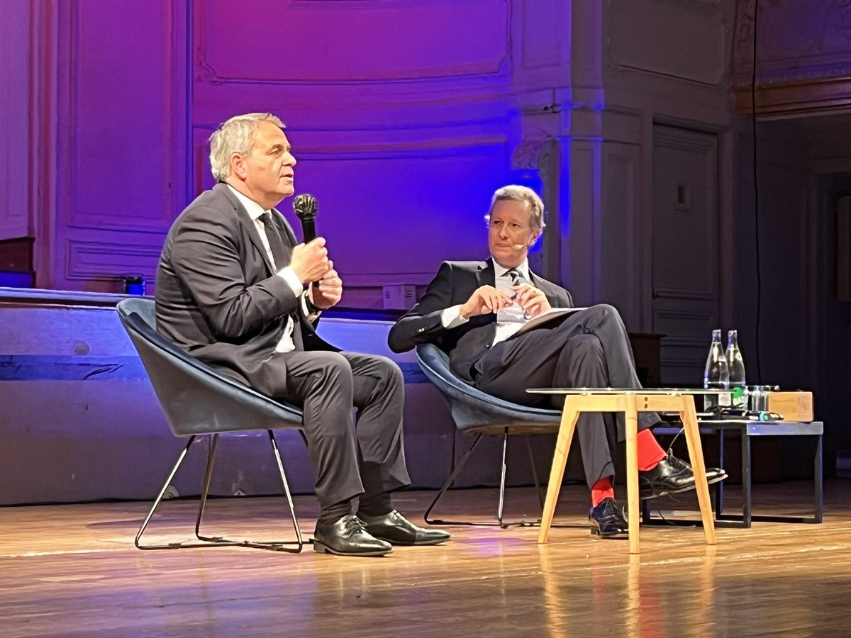 LdeServ's tweet photo. #Automobile2022 #Presidentielle2022 @xavierbertrand @vpecresse « On doit et on veut faire la transition écologique, mais il faut qu’il y ait acceptation. Il faut convertir le parc auto mais le calendrier est intenable pour les classes moyennes… » @la_FIEV @PFA_auto @mobiliansfr https://t.co/FX0Stcc9Ez