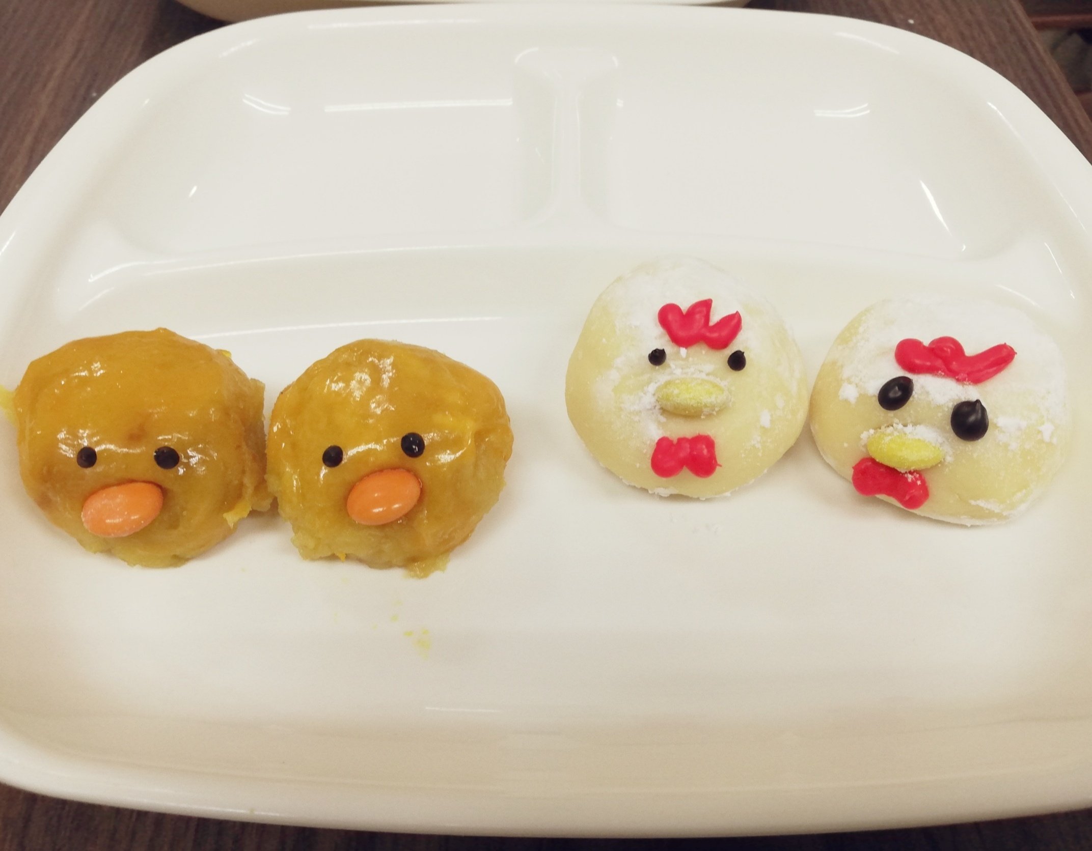 チェリあめく Cherriameku クラスメートの男の子からお返しをもらったよ スイートポテトのひよこ とホワイトチョコのにわとり です 実際に頑張って作りました ホワイトデー イラスト お菓子作り チェリー飴食う T Co Nwlj9ncczi
