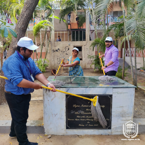 sigmauniindia's tweet photo. On March 11, #SigmaInstitutes commemorated #Maharaja #Sayajirao #Gaekwad 3’s 159th birthday in its constituent colleges and schools with #SwachhtaAbhiyaan. Here are a few glimpses from @Sigmaphysio

#CleanCampus @SwachhBharatGov @MyGovIndia @VMCVadodara https://t.co/uGHE1Qm2EY