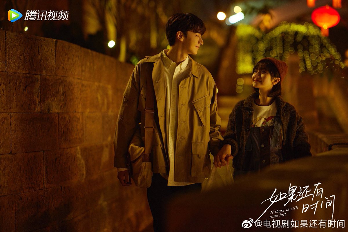 The currently filming modern romance #IfThereIsStillTimeLeft releases first stills of Li Landi and Lin Yi for White Day More - m.weibo.cn/7733929456/474… #如果还有时间