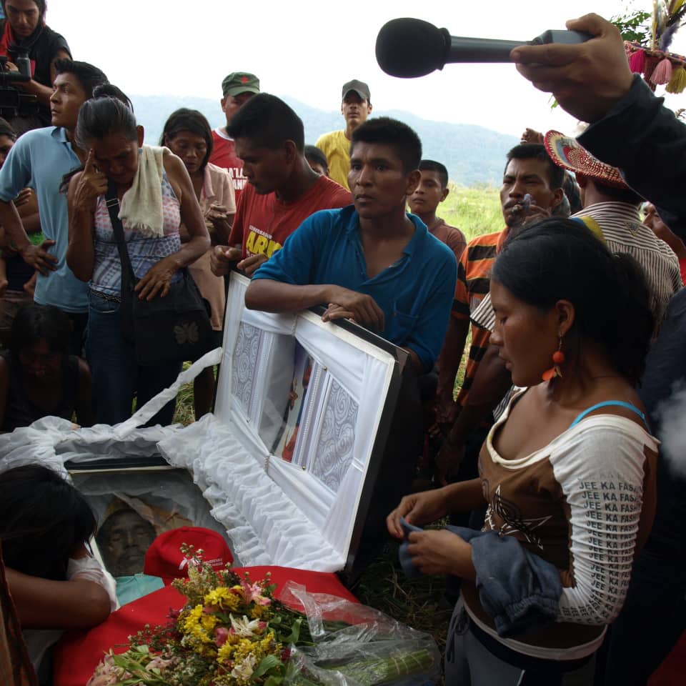VzlaOriginaria's tweet photo. #Justicia A 9 años del asesinto del líder #Yukpa Sabino Romero Izarra a manos de sicarios pagados por terranientes de #Machiques EXIGIMOS JUICIO A LOS AUTORES INTELECTUALES fugados a Colombia y EEUU con visitas y negocios en #Zulia @MinpublicoVEN @TarekWiliamSaab #DDHH #Venezuela https://t.co/POuwoT41vC