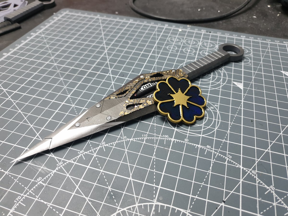 Andarne_'s tweet photo. Azami releases tomorrow!

I know that there'll be a lot of Azami cosplayers once she's out; so make sure you know that the replica of her lapel pin, and her gadget - the Kiba Blade - are both available on my website.

https://t.co/j3hloyXGv3 https://t.co/MQMD1pIxwA