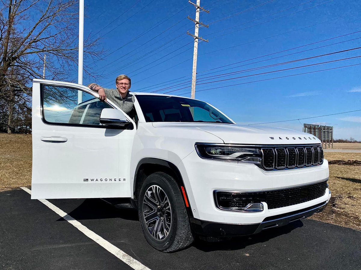ThayerCDJR's tweet photo. Lease a brand new Wagoneer for as low as $689/mo for 36 months with Employee Pricing, this month at Thayer CDJR in Bowling Green! #ThinkThayer #Wagoneer https://t.co/CWhvO5kEdQ
