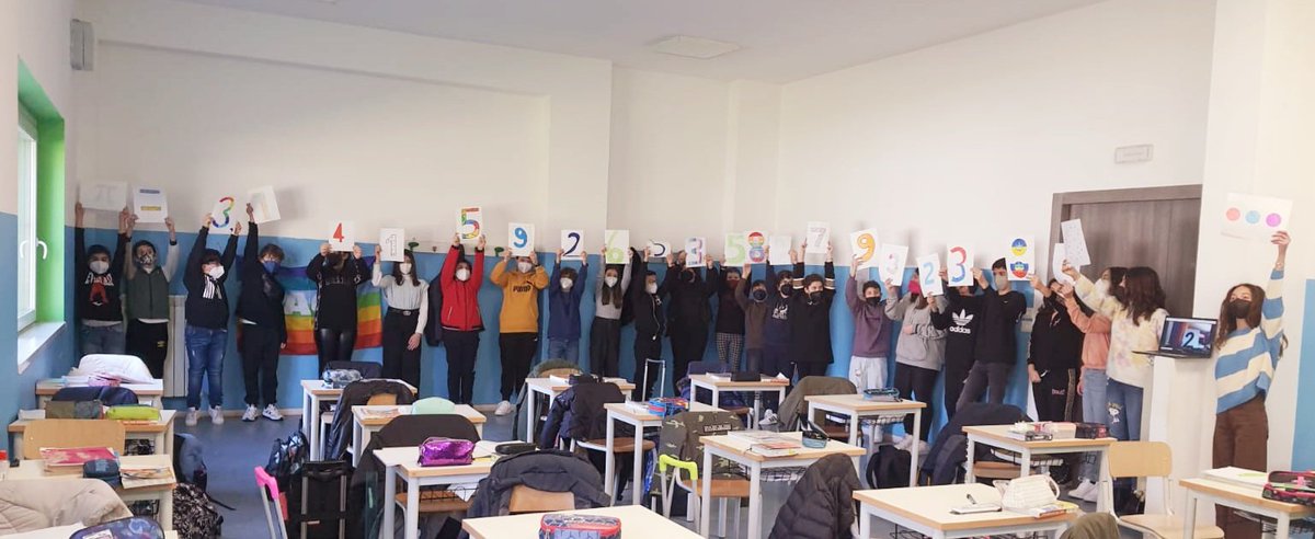 IcRendeCommenda's tweet photo. Il 14 marzo si festeggia il Pi Greco, la famosa costante matematica.  
Il tema di quest'anno è "la matematica unisce" e i ragazzi della 1E della S.S. I° "Pierre De Coubertin" l'hanno celebrata con un abbraccio virtuale, lungo quanto le infinite cifre del pgreco. https://t.co/KsMJuIgMke