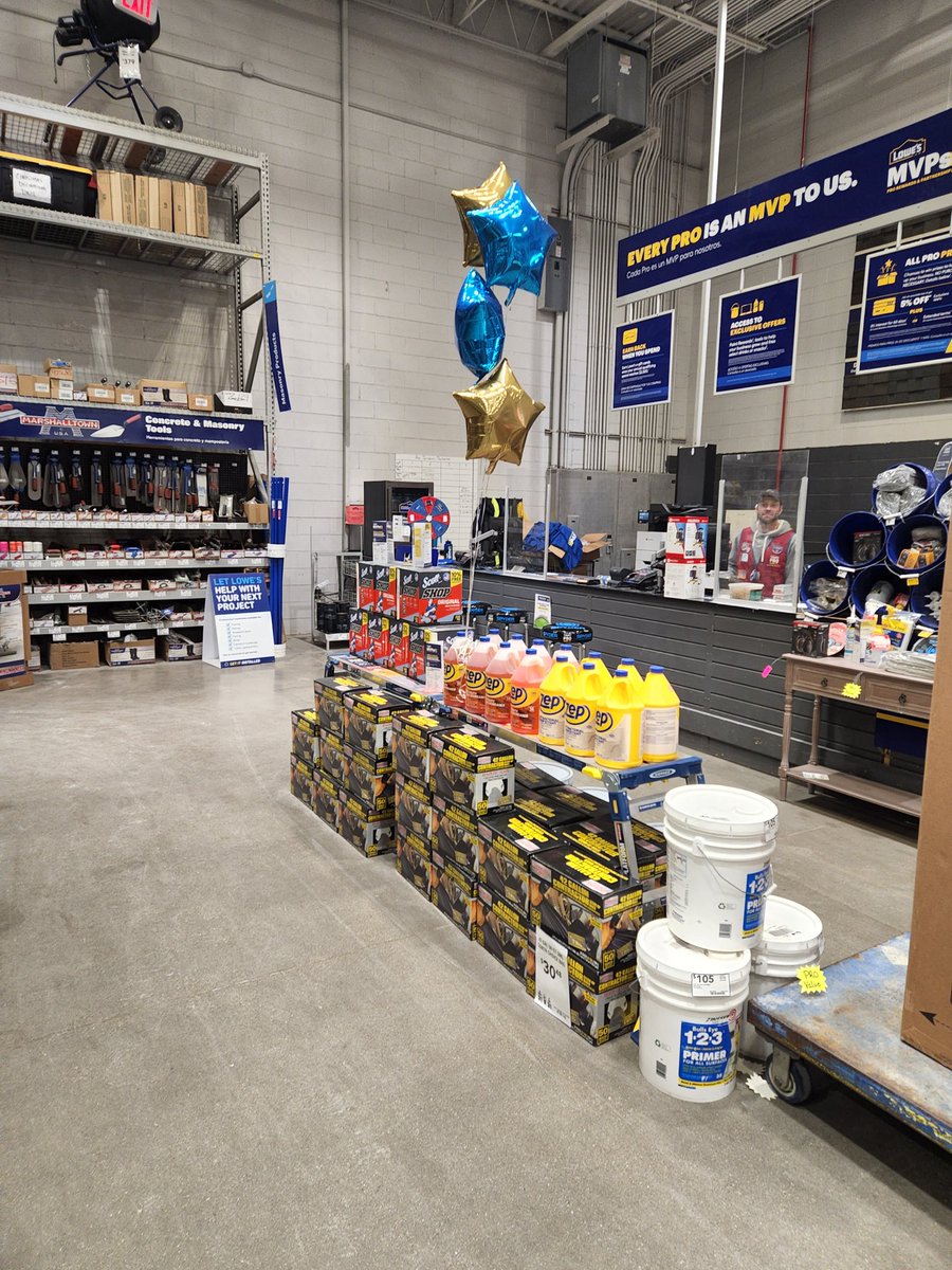 TylerSeijo's tweet photo. Getting ready for the Lowes Just 4 Pros event #PROMVP #LOWE4PROS #Lowes675 @Brandon73676211 @BlueBoxR1 @BenitoKomadina @JBBailey9 https://t.co/DILoaOxEOW