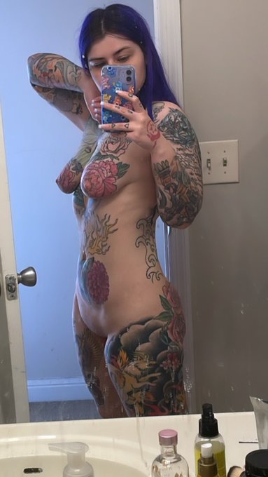 I&rsquo;m obsessed with my body lately https://t.co/EpfOtEN07b