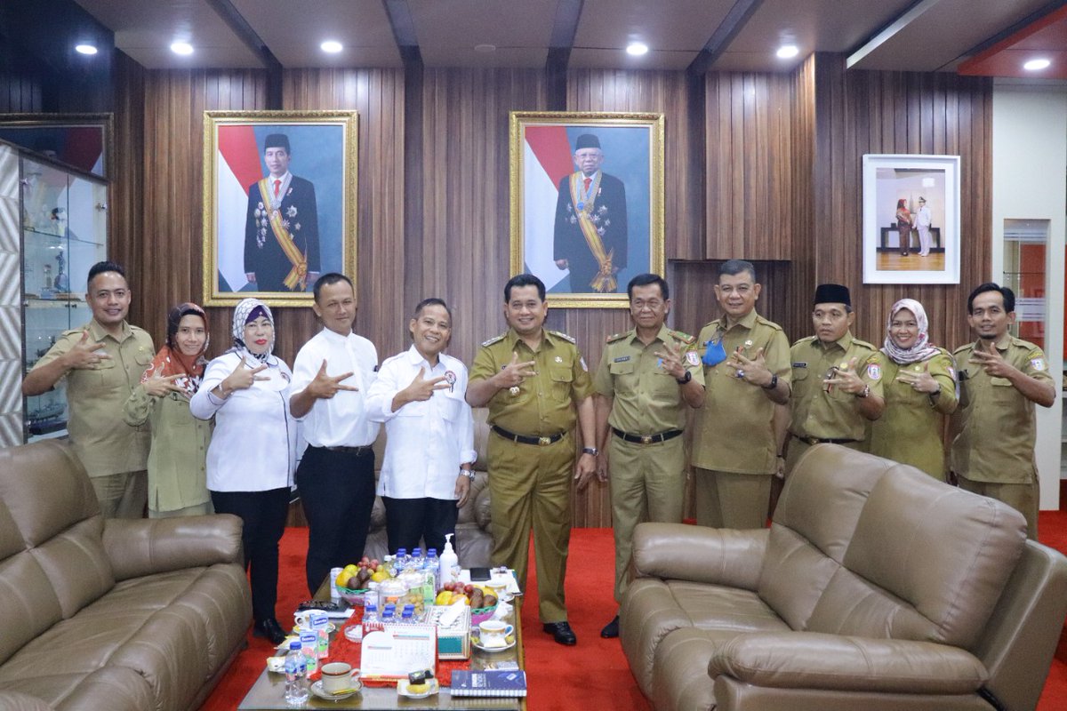 Bertempat diruang kerja Bupati, KPID Sumsel diterima langsung oleh Bupati Banyuasin H.Askolani,SH.,MH. Audiensi yang dilakukan KPID Sumsel terkait Sosialisasi Analog Switch Off (ASO).